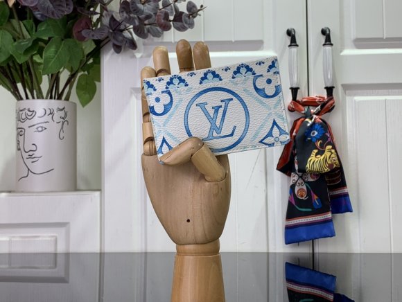 Louis Vuitton By The Pool - Кошелек держатель для карт LG_2108LV4 Louis Vuitton By The Pool - Кошелек держатель для карт LG_2108LV4