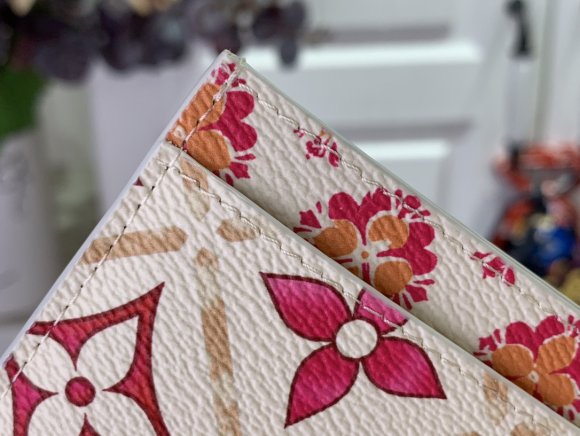 Louis Vuitton By The Pool - Кошелек держатель для карт LG_2108LV4 Louis Vuitton By The Pool - Кошелек держатель для карт LG_2108LV4