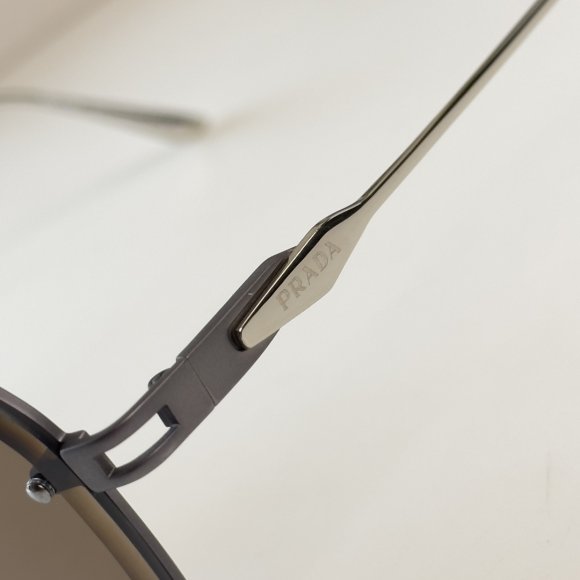 Prada - Солнцезащитные очки K2_2207PR9 Prada - Солнцезащитные очки K2_2207PR9