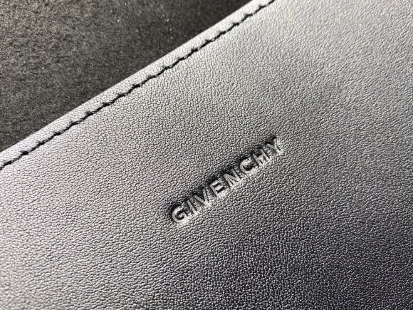 Givenchy Женская сумка- тоут GI_0902GI5 Givenchy Женская сумка- тоут GI_0902GI5