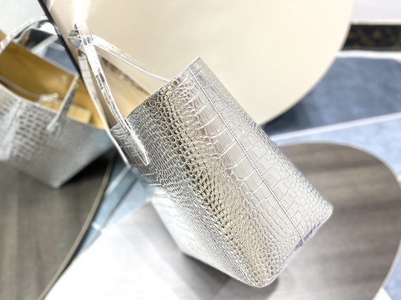 Givenchy Женская сумка- тоут GI_0902GI5 Givenchy Женская сумка- тоут GI_0902GI5