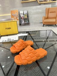 Fendi - Женские шлепанцы RU_2205FE4W Fendi - Женские шлепанцы RU_2205FE4W