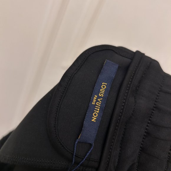 Louis Vuitton - Мужские шорты KN_0407LV3