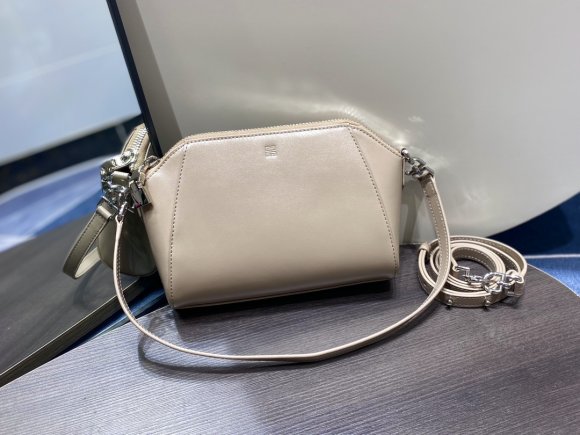 Givenchy XS Antigona Женская сумка мессендер GI_0802GI3 Givenchy XS Antigona Женская сумка мессендер GI_0802GI3