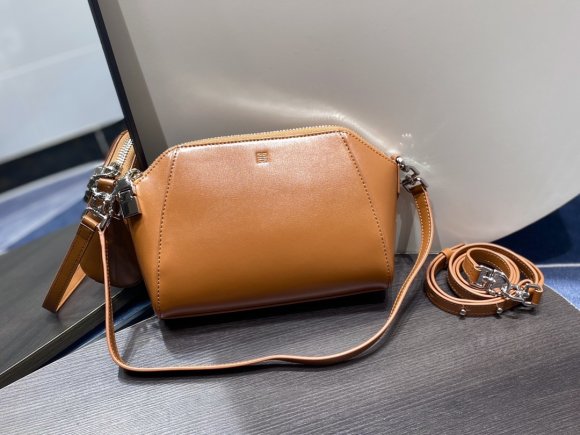 Givenchy XS Antigona Женская сумка мессендер GI_0802GI3 Givenchy XS Antigona Женская сумка мессендер GI_0802GI3