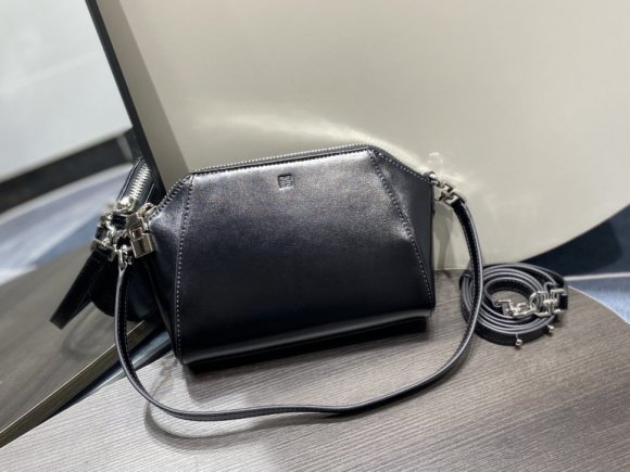 Givenchy XS Antigona Женская сумка мессендер GI_0802GI3 Givenchy XS Antigona Женская сумка мессендер GI_0802GI3