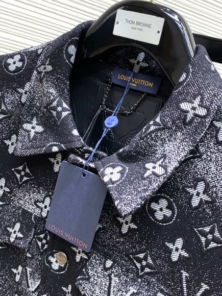 Louis Vuitton - Мужская джинсовая куртка TI_0709LV10 Louis Vuitton - Мужская джинсовая куртка TI_0709LV10