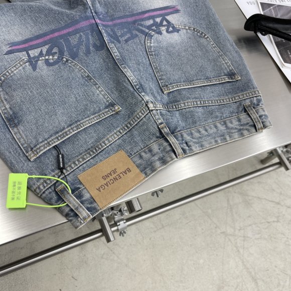 Balenciaga - Мужские штаны джинсы TJ_0507BA1 Balenciaga - Мужские штаны джинсы TJ_0507BA1