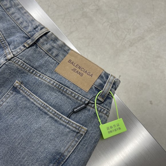 Balenciaga - Мужские штаны джинсы TJ_0507BA1 Balenciaga - Мужские штаны джинсы TJ_0507BA1