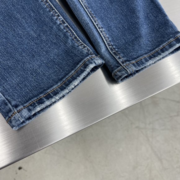 Louis Vuitton - Мужские штаны джинсы TJ_1609LV2 Louis Vuitton - Мужские штаны джинсы TJ_1609LV2