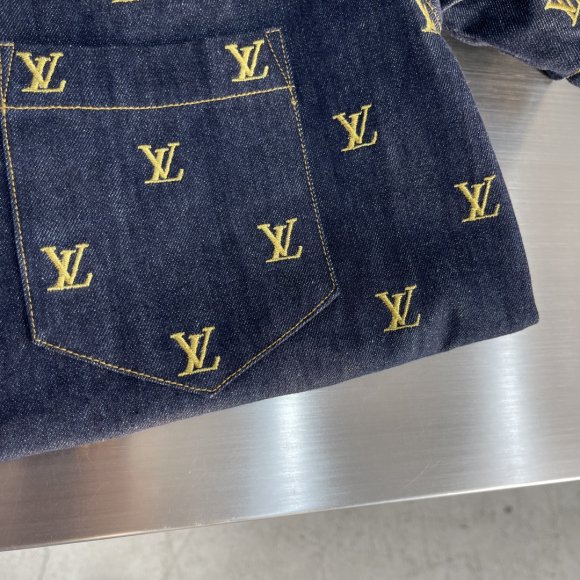 Louis Vuitton Signature - Мужская джинсовая рубашка TJ_1303LV7 Louis Vuitton Signature - Мужская джинсовая рубашка TJ_1303LV7