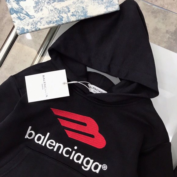 Balenciaga - Детский спортивный костюм DW_0112BA2 Balenciaga - Детский спортивный костюм DW_0112BA2