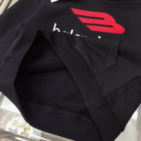 Balenciaga - Детский спортивный костюм DW_0112BA2 Balenciaga - Детский спортивный костюм DW_0112BA2