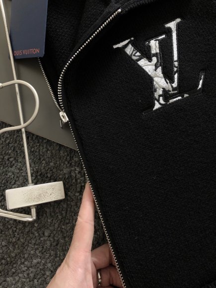 Louis Vuitton - Мужская кофта кардиган DZ_1412LV15 Louis Vuitton - Мужская кофта кардиган DZ_1412LV15