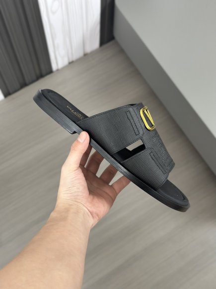 Valentino - Мужские шлепанцы сланцы GTL_2005VA1 Valentino - Мужские шлепанцы сланцы GTL_2005VA1