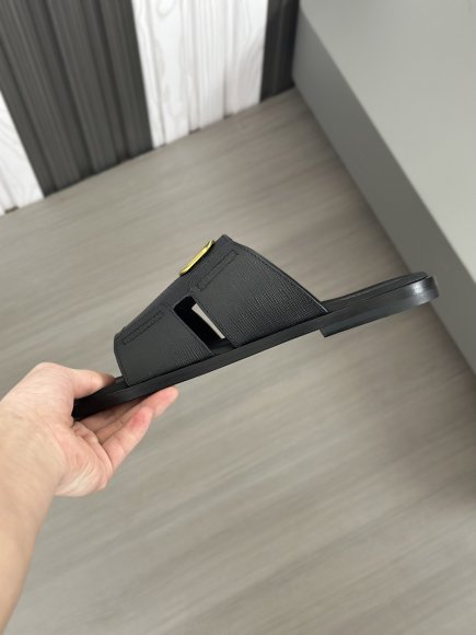 Valentino - Мужские шлепанцы сланцы GTL_2005VA1 Valentino - Мужские шлепанцы сланцы GTL_2005VA1