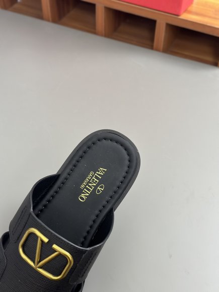 Valentino - Мужские шлепанцы сланцы GTL_2005VA1 Valentino - Мужские шлепанцы сланцы GTL_2005VA1