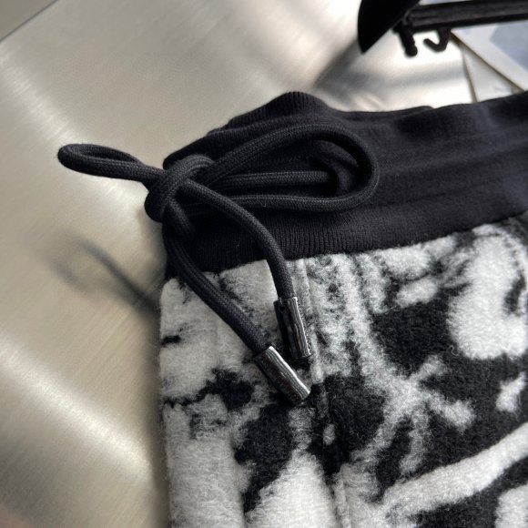 Louis Vuitton - Мужские флисовые шорты TJ_1303LV11 Louis Vuitton - Мужские флисовые шорты TJ_1303LV11