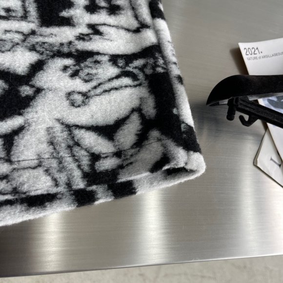 Louis Vuitton - Мужские флисовые шорты TJ_1303LV11 Louis Vuitton - Мужские флисовые шорты TJ_1303LV11