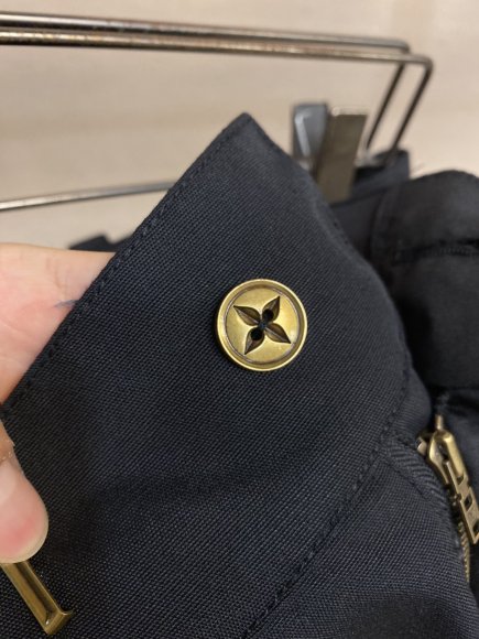 Louis Vuitton - Мужские шорты DZ_2703LV2 Louis Vuitton - Мужские шорты DZ_2703LV2