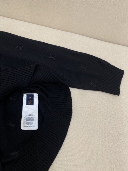 Louis Vuitton Signature - Мужская шерстяная кофта свитер DZ_2208LV6 Louis Vuitton Signature - Мужская шерстяная кофта свитер DZ_2208LV6