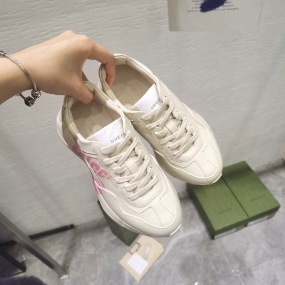 Gucci Rhyton Женские кроссовки MO_1409GU1W