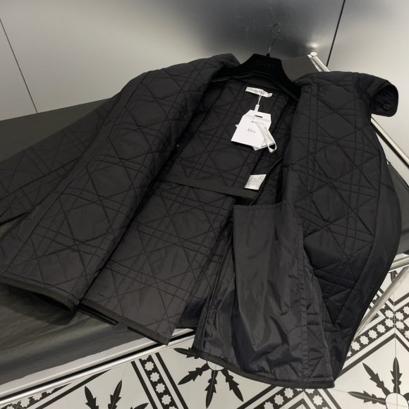 Dior - Женская стеганая куртка FY_2812DI8