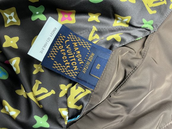 Louis Vuitton Varsity - Мужская куртка ветровка бомбер DZ_2208LV7 Louis Vuitton Varsity - Мужская куртка ветровка бомбер DZ_2208LV7