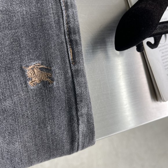 Burberry - Мужские штаны джинсы TJ_1303BU14