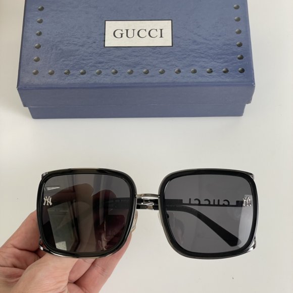 Gucci - Солнцезащитные очки K2_2402GU8