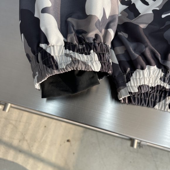 Balenciaga - Мужская лыжная куртка (костюм штаны) TJ_1012BA1 Balenciaga - Мужская лыжная куртка (костюм штаны) TJ_1012BA1