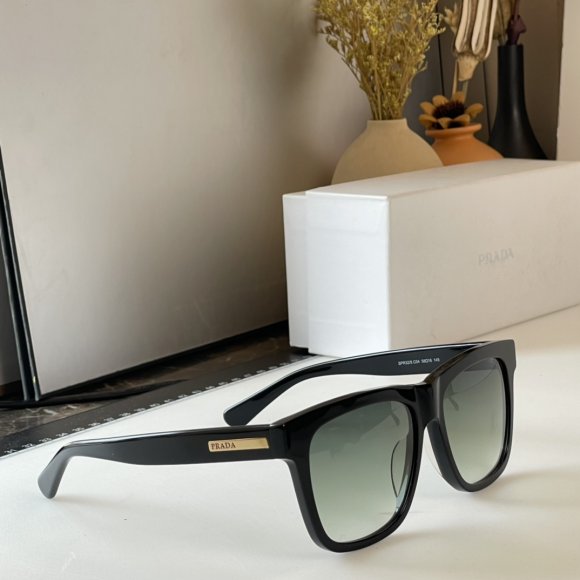 Prada - Солнцезащитные очки K2_2402PR9