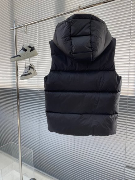 Moncler Oust - Мужской жилет пуховик AH_2610MO3 Moncler Oust - Мужской жилет пуховик AH_2610MO3