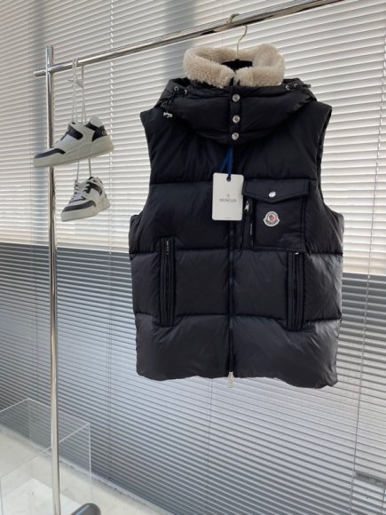 Moncler Oust - Мужской жилет пуховик AH_2610MO3 Moncler Oust - Мужской жилет пуховик AH_2610MO3