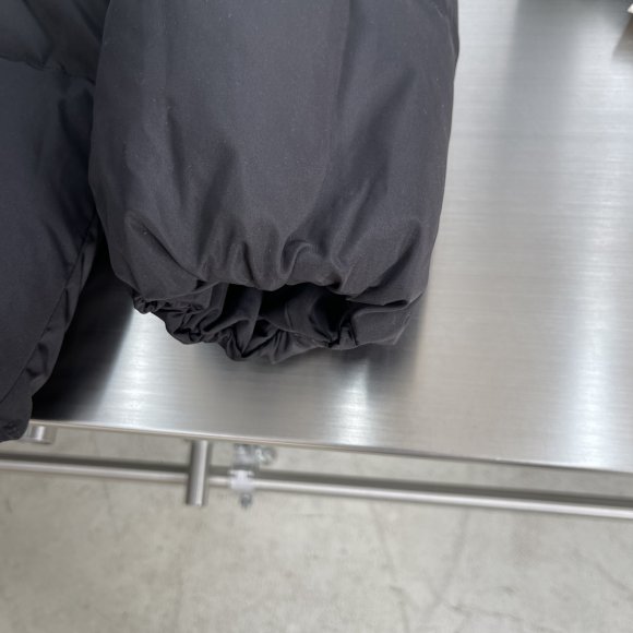 Fendi - Мужская двусторонняя куртка пуховик TJ_0412FE1 Fendi - Мужская двусторонняя куртка пуховик TJ_0412FE1