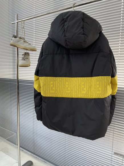 Fendi - Мужская двусторонняя куртка пуховик TJ_0412FE1 Fendi - Мужская двусторонняя куртка пуховик TJ_0412FE1