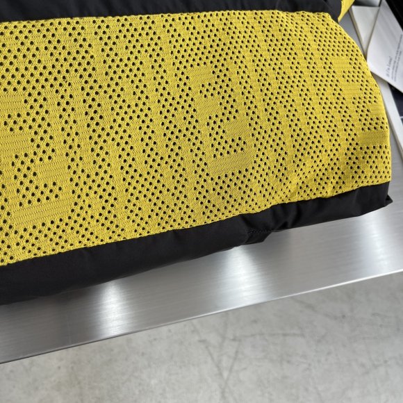 Fendi - Мужская двусторонняя куртка пуховик TJ_0412FE1 Fendi - Мужская двусторонняя куртка пуховик TJ_0412FE1