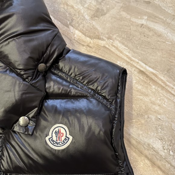 Moncler - Мужской жилет пуховик MI_0110MO2