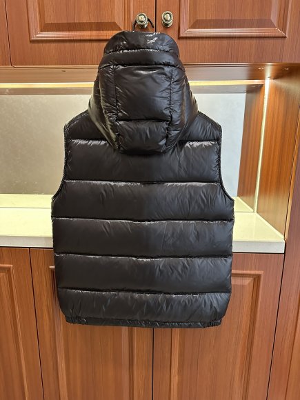 Moncler - Мужской жилет пуховик MI_0110MO2