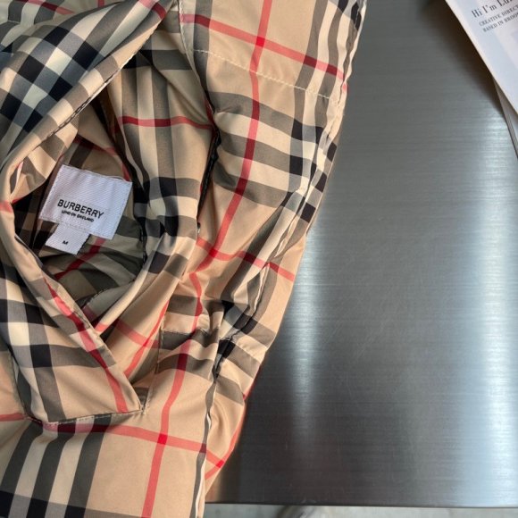 Burberry - Мужской двухсторонний жилет пуховик AH_2610BU4 Burberry - Мужской двухсторонний жилет пуховик AH_2610BU4