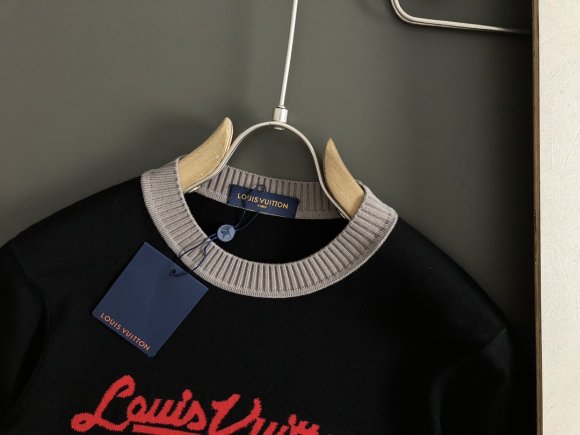 Louis Vuitton - Мужская трикотажная футболка майка DF_2407LV19 Louis Vuitton - Мужская трикотажная футболка майка DF_2407LV19