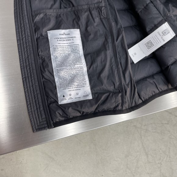 Stone Island - Мужской жилет пуховик TJ_1012SI6