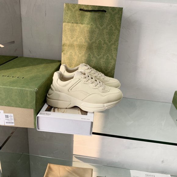 Gucci Rhyton Женские кроссовки MO_1509GU2W