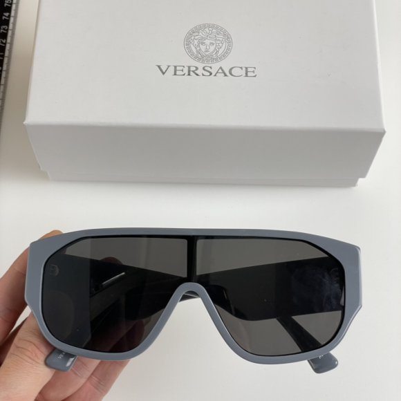Versace - Солнцезащитные очки K2_2402VE11 Versace - Солнцезащитные очки K2_2402VE11