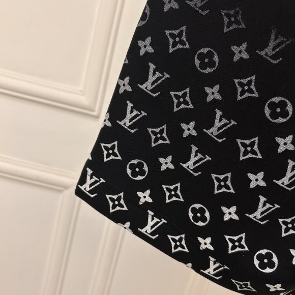 Louis Vuitton - Мужские шорты KN_2406LV10