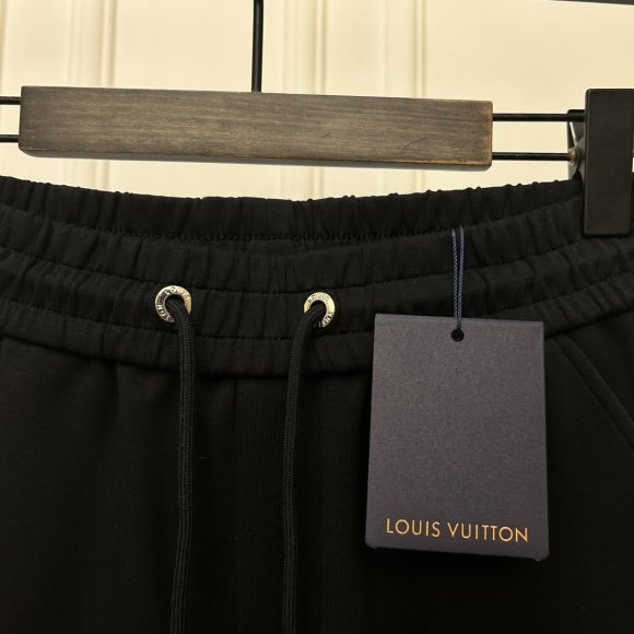 Louis Vuitton - Мужские шорты KN_2406LV10