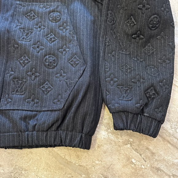 Louis Vuitton - Мужская стеганая куртка ветровка MI_0110LV6 Louis Vuitton - Мужская стеганая куртка ветровка MI_0110LV6