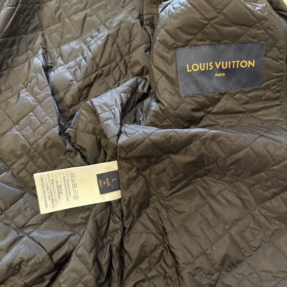 Louis Vuitton - Мужская стеганая куртка ветровка MI_0110LV6 Louis Vuitton - Мужская стеганая куртка ветровка MI_0110LV6