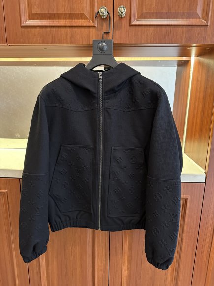 Louis Vuitton - Мужская стеганая куртка ветровка MI_0110LV6 Louis Vuitton - Мужская стеганая куртка ветровка MI_0110LV6