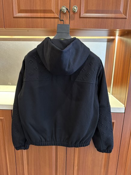 Louis Vuitton - Мужская стеганая куртка ветровка MI_0110LV6 Louis Vuitton - Мужская стеганая куртка ветровка MI_0110LV6